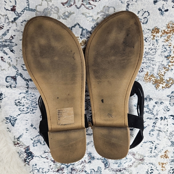 Torrid Black Elastic T-Strap Sandal - Picture 6 of 7